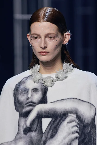 Look 29